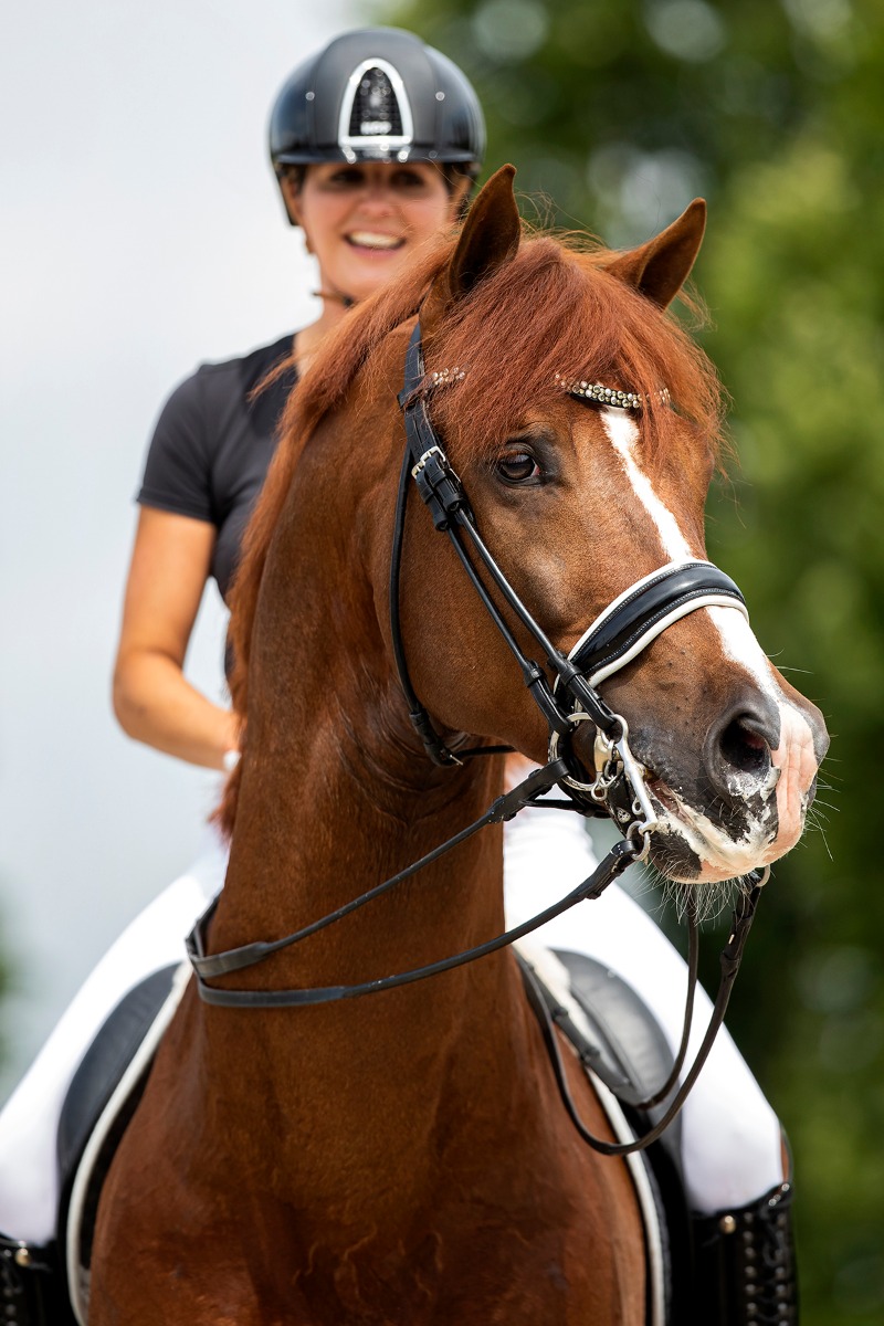 sfeer foto emmilie rijden met bit
