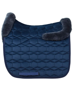 Dressuur dekje Mattes met lamsvel