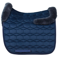 Dressuur dekje Mattes met lamsvel